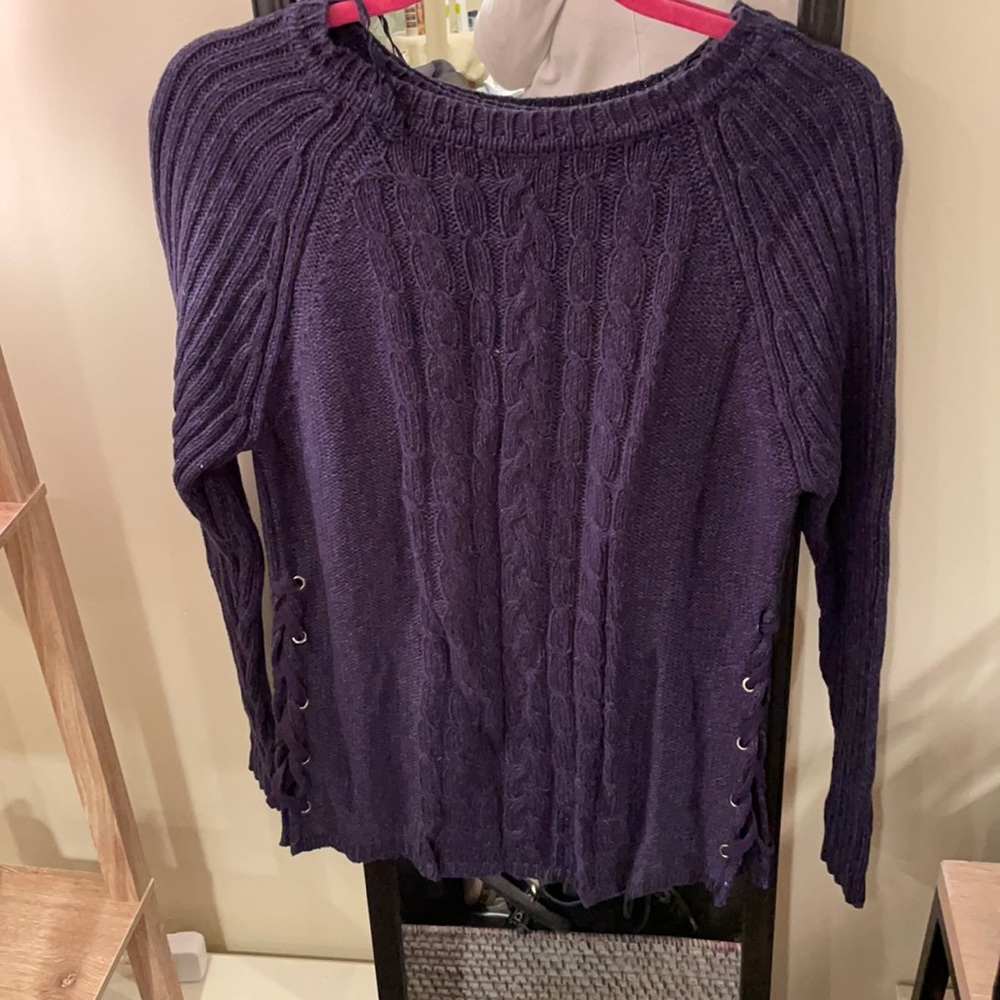 Alya sweater with ties on sides